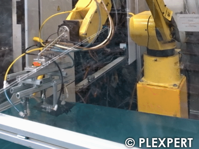 Industrial Robot - PLEXPERT Glossary of Plastic Industry