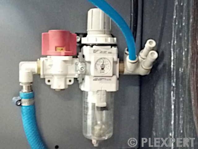 油水分离器 (Oil separator) in 用于塑料工业